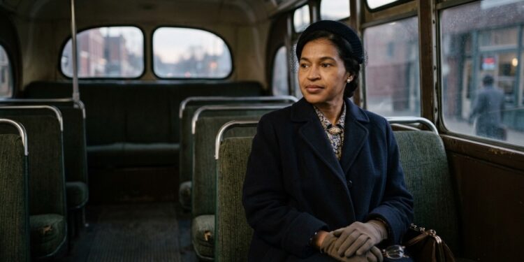 Rosa Parks, ativista americana: "Eu aprendi muito cedo que quando alguém decide, grande parte do medo vai embora", a frase da mulher que se recusou a dar o lugar no ônibus e mudou as leis de um país inteiro