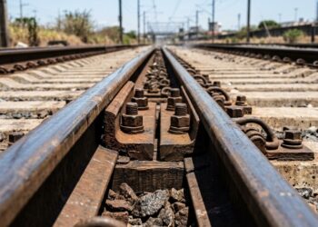 Por que os trilhos de trem têm uma pequena folga entre si e o que aconteceria se fossem soldados sem intervalo