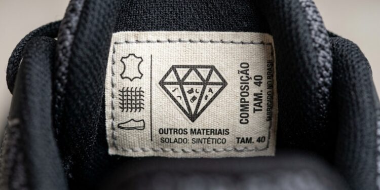 Para que serve o losango que aparece na etiqueta de algumas roupas, ao lado dos símbolos de lavagem?