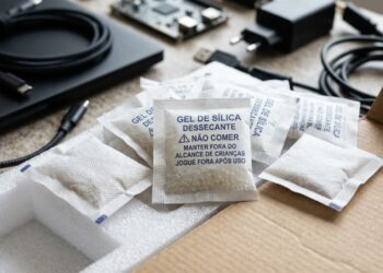 Para que servem os pequenos saquinhos de sílica gel que vêm dentro das caixas de eletrônicos