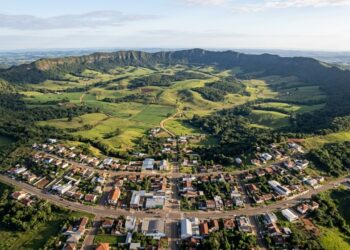 Ruas e casas ocupam a cicatriz de 12,4 km deixada por um impacto vindo do céu