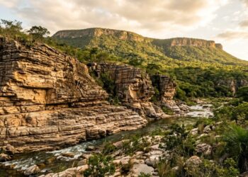 Um município no pé de uma chapada permite visitar no mesmo dia uma floresta nacional, um geossítio, um museu de fósseis e camadas de rocha que registram parte da separação entre América do Sul e África