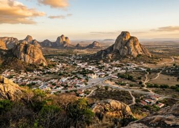 Uma cidade do sertão guarda gigantes de pedra que fazem a paisagem parecer outro planeta