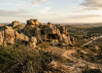 Um município brasileiro ganhou um novo sítio arqueológico em 2026 depois que pinturas rupestres foram encontradas no sertão, elevando para seis o número de áreas conhecidas com vestígios de povos que viveram ali antes da colonização