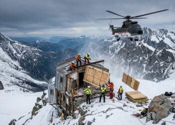 A 3.817 metros, um símbolo do Mont Blanc está sendo desmontado peça por peça para renascer no vale