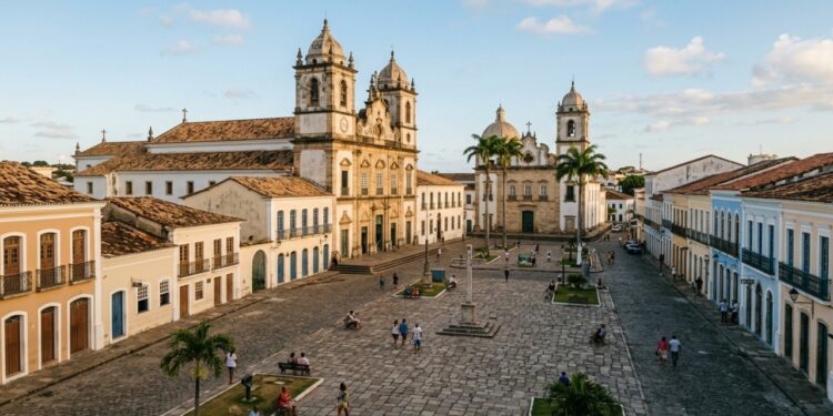 No Brasil, uma praça criada sob influência espanhola guarda igrejas portuguesas