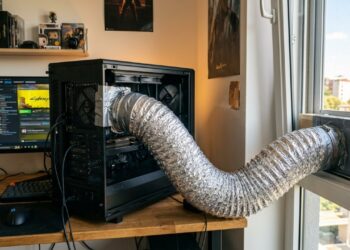RTX 5090 e Core i9 transformavam o quarto em uma “fornalha”: jogador conecta um duto ao PC e joga o ar quente direto pela janela