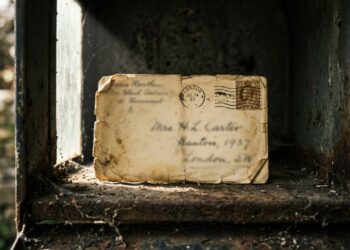 Caixa de correio de uma família na Alemanha recebeu uma carta 87 anos atrasada, e o motivo por trás do sumiço revelou uma rota de trem que nem existe mais no mapa