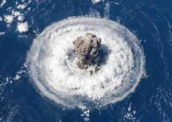 Uma explosão vulcânica em 2022 foi tão poderosa que a onda de pressão deu várias voltas no planeta durante seis dias, o som percorreu cerca de 10 mil quilômetros e a própria ilha onde ficava o vulcão foi praticamente apagada do mapa
