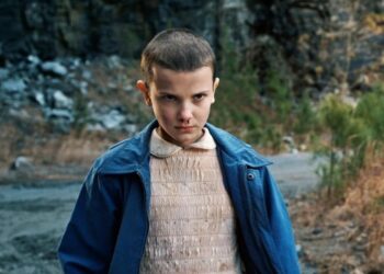 Eleven, em Stranger Things, sobre encontrar família em quem escolhe ficar, não em quem nasceu do seu lado — a reflexão que quem se afastou dos parentes de sangue entende de um jeito diferente