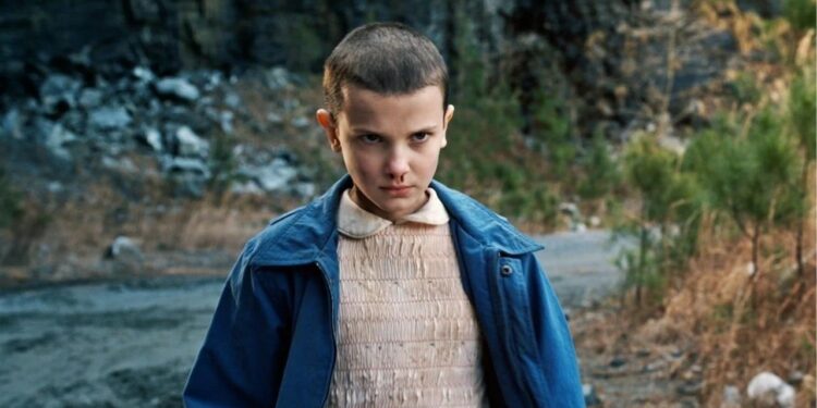 Eleven, em Stranger Things, sobre encontrar família em quem escolhe ficar, não em quem nasceu do seu lado — a reflexão que quem se afastou dos parentes de sangue entende de um jeito diferente