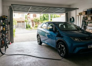 Quanto custa manter um carro elétrico por 12 meses no Brasil