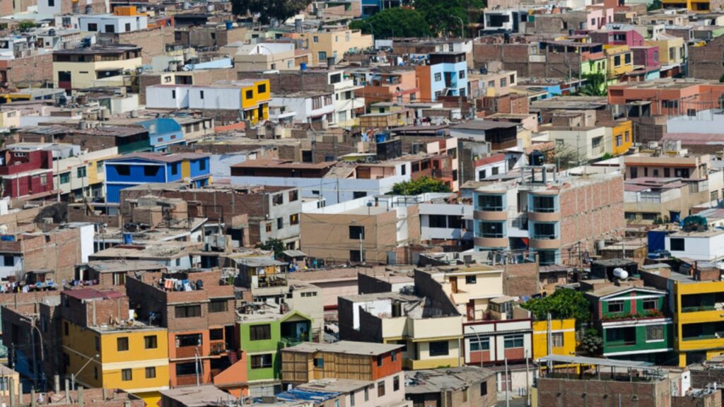 A capital onde quase nunca chove e os telhados seguem outra lógica