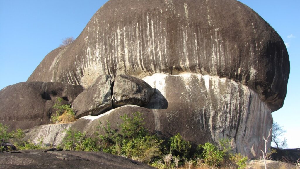 O enigma de 12 mil anos que sobrevive nas serras de uma cidade amazônica