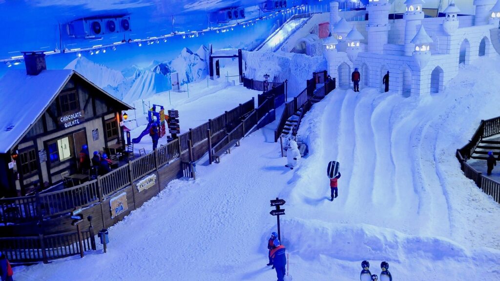 Cidade gaúcha tem neve de verdade o ano inteiro e abriga o primeiro parque do tipo no continente americano