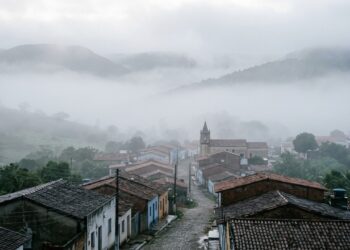 Umbuzeiro combina clima serrano, neblina e uma importante memória política brasileira - Imagem criada por inteligência artificial (ChatGPT / Olhar Digital)