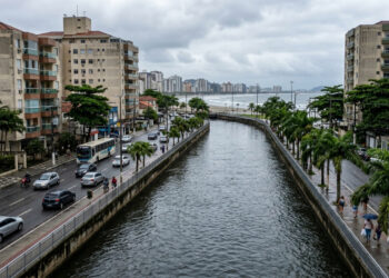 A cidade costeira onde válvulas se fecham quando a maré sobe para dificultar que a água volte às ruas