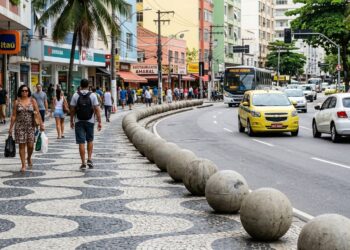 Para que servem as bolas de cimento na calçada: 5 funções que poucos conhecem