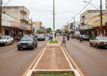 A cidade brasileira onde o país termina no meio da área urbana e o outro lado da fronteira já fala outro idioma e usa outra moeda
