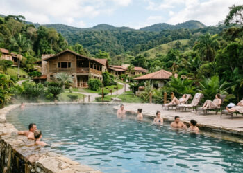 O município onde a água sai naturalmente do solo a 39 °C transformou uma característica subterrânea em hotéis, piscinas e turismo termal