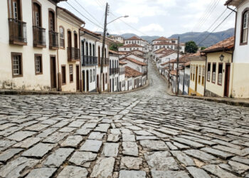 A cidade mineira onde o calçamento de pedra é protegido e os buracos não podem ser simplesmente tapados com asfalto