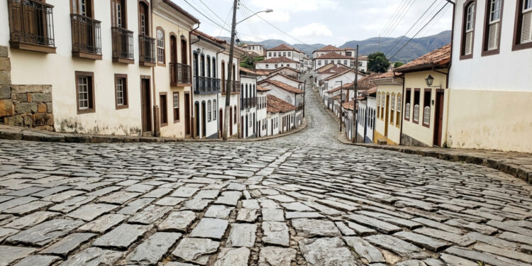 A cidade mineira onde o calçamento de pedra é protegido e os buracos não podem ser simplesmente tapados com asfalto