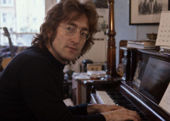 John Lennon completaria 86 anos em 9 de outubro: "A vida é o que acontece enquanto você está ocupado fazendo outros planos."
