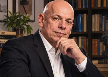 Leandro Karnal, historiador brasileiro: “Estar acompanhado não é garantia de eliminar a solidão”, por que o autor afirma que a pessoa mais sozinha pode não ser a que mora sozinha, mas a que mora com alguém e não consegue conversar