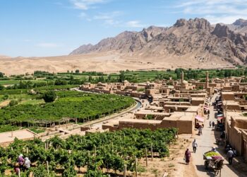 A cidade-oásis sobrevive graças aos karez, mais de 1.100 sistemas subterrâneos que já somaram mais de 5.000 km