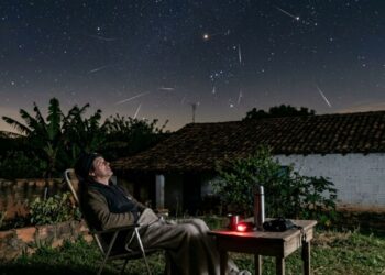 Chuva de meteoros visível a olho nu no Brasil: a noite de pico, para que lado olhar e como a Lua e a poluição da cidade atrapalham