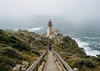 Procuraram voluntários para morar junto ao farol histórico do século 19: 313 degraus e requisitos para quem topava a temporada isolada