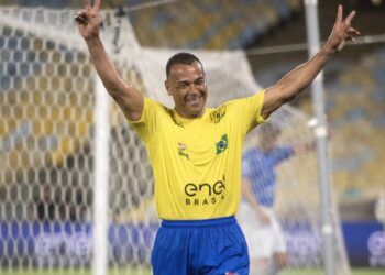Cafu: "Liderar não é falar mais alto, é ser o primeiro a chegar e o último a sair"