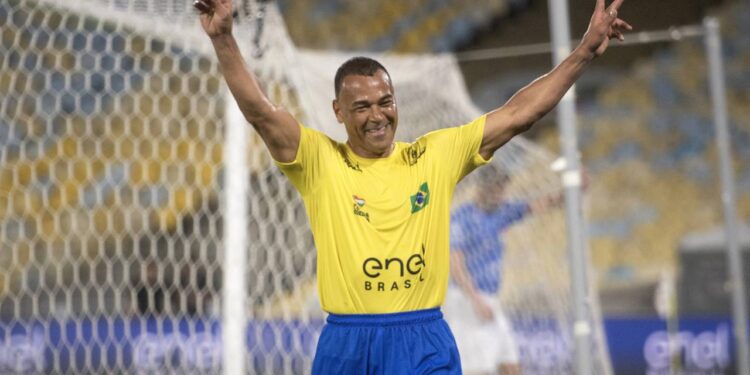 Cafu: "Liderar não é falar mais alto, é ser o primeiro a chegar e o último a sair"