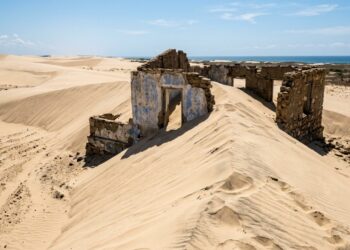 Dunas móveis soterraram a antiga vila de Tatajuba no litoral cearense - Imagem criada por inteligência artificial (ChatGPT / Olhar Digital)