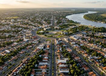 Vista do alto, uma capital brasileira revela ruas em forma de leque criadas por um plano urbano dos anos 1940