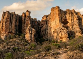 Capadócia Piauiense reúne cânions, corredores naturais e formações rochosas monumentais - Imagem criada por inteligência artificia (ChatGPT / Olhar Digital)