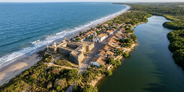 Vista aérea de cidade histórica em uma restinga entre lagoa e oceano, com forte colonial, casario antigo e vegetação costeira. - (Imagem gerada por inteligência artificial-ChatGPT/Olhar Digital)