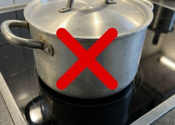 Técnico que instala cooktop de indução repete o mesmo alerta: sem circuito exclusivo, fio de bitola certa e panela com fundo magnético, o aparelho desarma