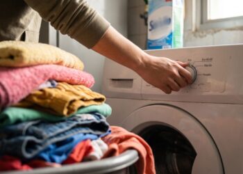 Qual é o melhor para lavar roupa gastando menos: ciclo rápido, econômico ou pesado?