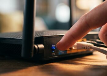 Para que serve o botão WPS escondido no roteador — e por que tanta gente nunca apertou