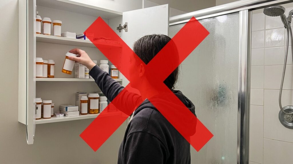 Farmacêuticos concordam: o pior lugar da casa para guardar remédios é justamente o armário do banheiro