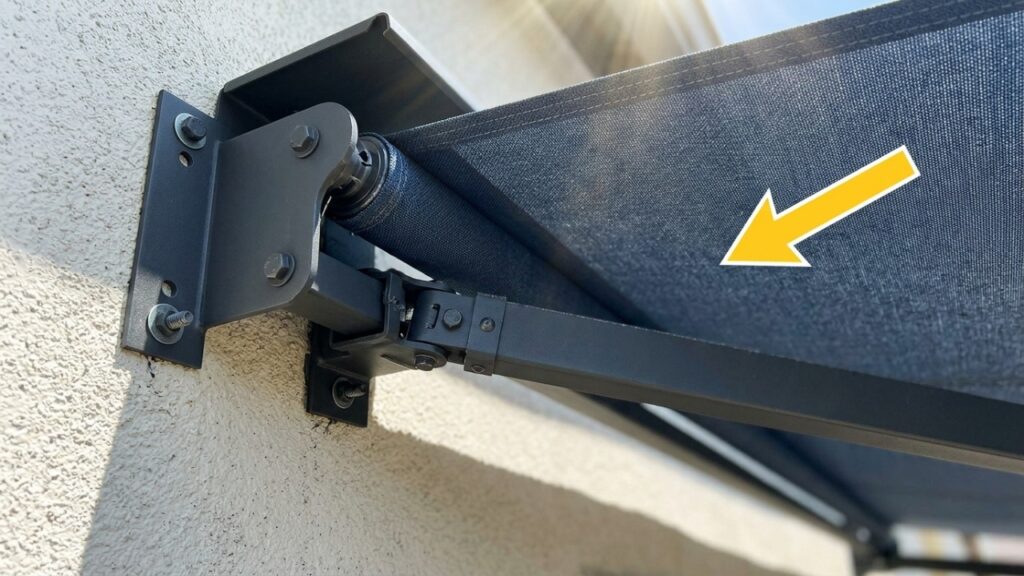 O truque de instalar um toldo do lado de fora da janela para impedir que o sol aqueça o quarto: por que essa proteção pode funcionar melhor do que apenas fechar as cortinas