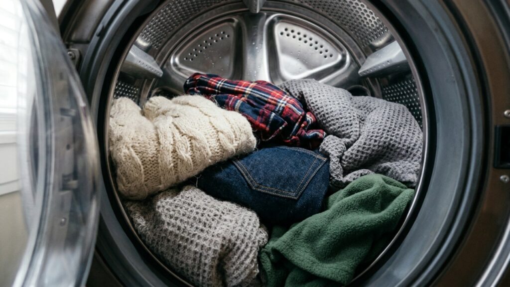 Qual é melhor para secar roupa no inverno: varal interno, secadora ou centrífuga da máquina?