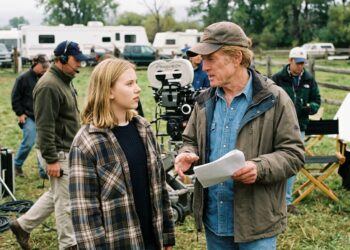 Scarlett Johansson revela o que Robert Redford fazia antes de cada cena no set de O Encantador de Cavalos: ele sentava e explicava a cena