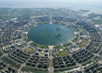 Vista aérea de Nanhui New City, na China, mostrando o lago Dishui circular com três ilhas internas e o traçado geométrico de avenidas e bairros ao seu redor. - (Imagem gerada por inteligência artificial-ChatGPT/Olhar Digital)