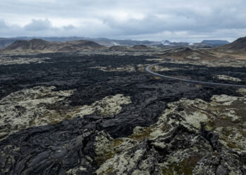 A ilha vulcânica que continua aumentando alguns centímetros de altura em certas regiões porque o magma se acumula sob a superfície antes mesmo de uma nova erupção acontecer