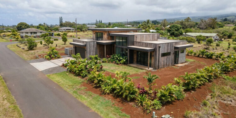 Ela pagou US$ 22,5 mil por um terreno vazio e depois encontrou uma casa de US$ 500 mil construída ali por engano