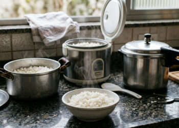 Qual é melhor para cozinhar arroz: panela comum, panela elétrica ou panela de pressão?