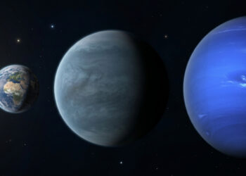 Planetas maiores que a Terra e menores que Netuno são comuns em outras estrelas, mas o Sistema Solar não tem nenhum exemplo desse tipo