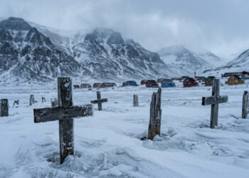 O frio extremo dificulta sepultamentos tradicionais em Svalbard - Imagem criada por inteligência artificial (Google Flow / Olhar Digital)